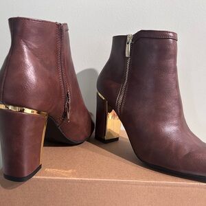 Elegant Brown Ankle Boots with Gold Accents